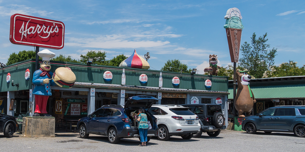While in Hendersonville, do not forget to pass by Piggy’s, which is one of the stops on the Ice Cream Trail.